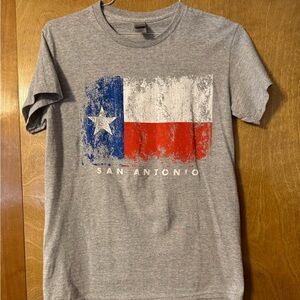 Ladies Brand Gildan Heavy Cotton Size Small Gray T-shirt with “San Antonio”NEW!!